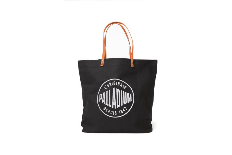 Black Men's Palladium Round Logo Tote Bags | 1290VAJQZ